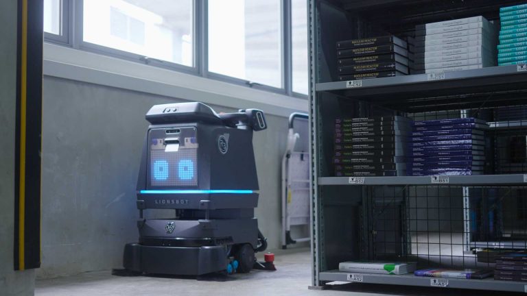 LionsBot R3 Scrub Pro bei der täglichen Krankenhaus Reinigung